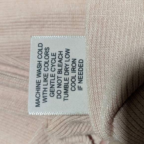 Philosophy Women's V-Neck Fitted Tee w/Subtle Pattern Size Medium Peach - Picture 5 of 6